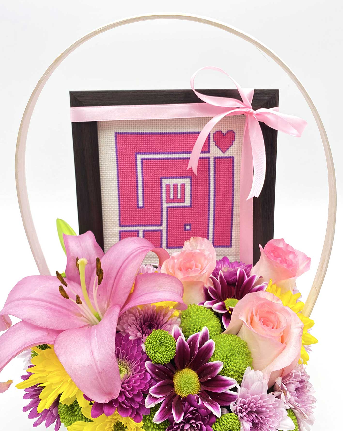 A Basket With Mom Frame And Flowers (Pink)