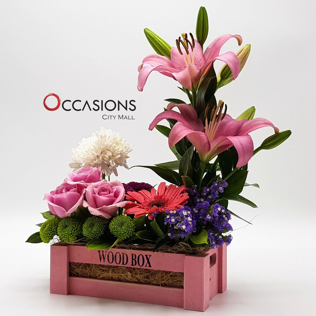 Pink Wood box Flower Arrangement Flowerssend_delivery_Amman_Jordan