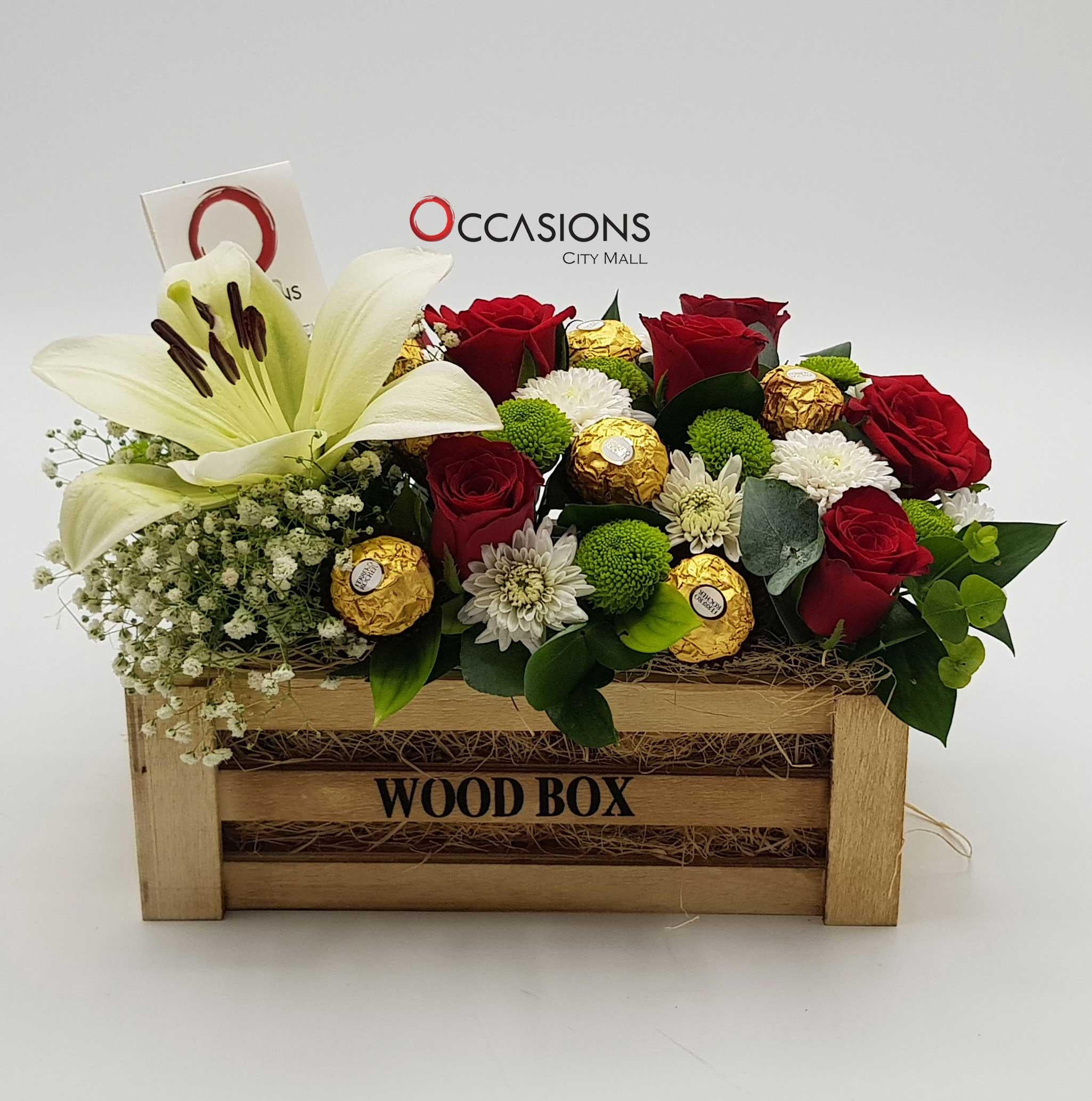 Brown Wood box Flowers & Ferrero